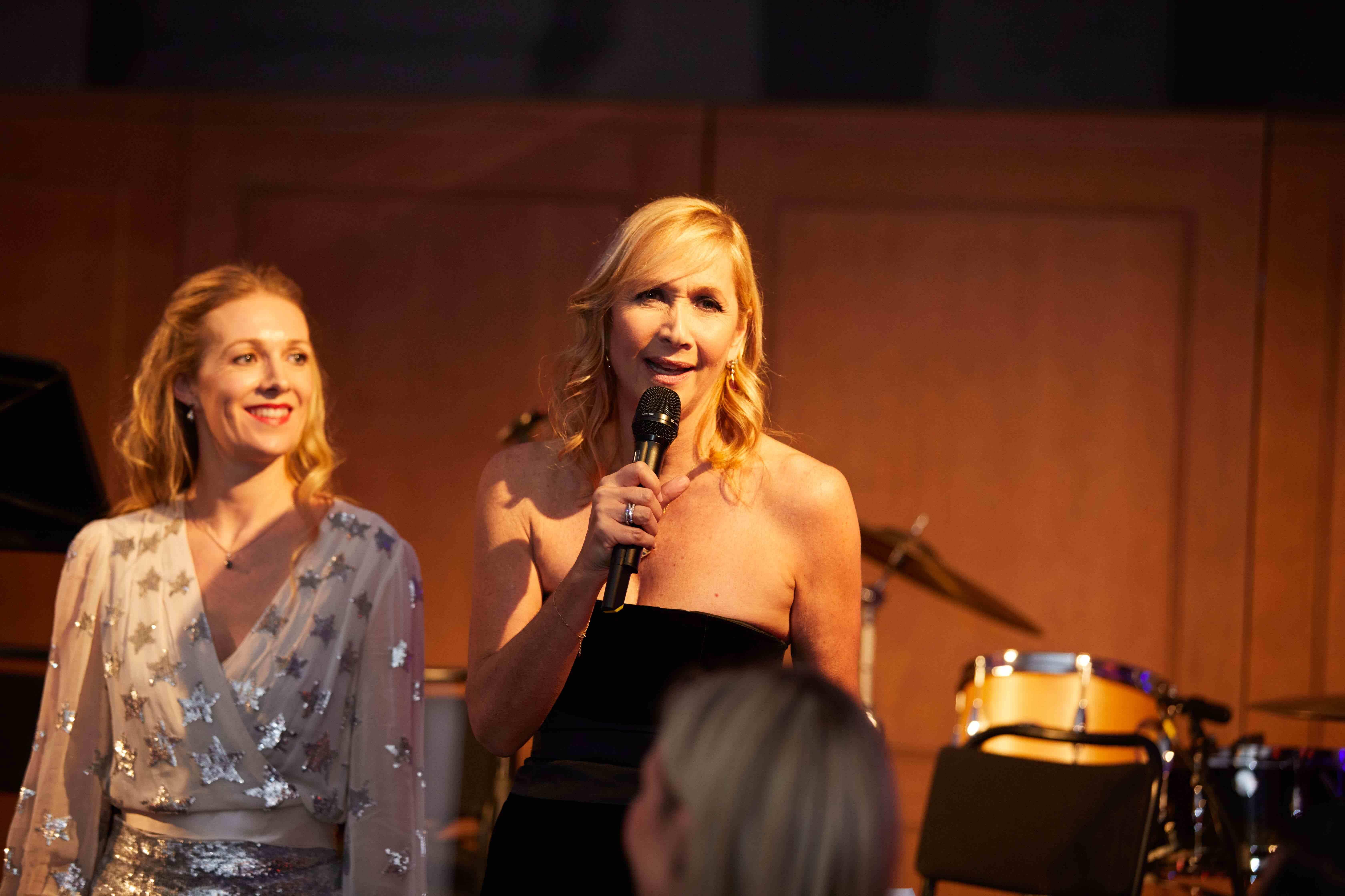 christmas concert st pauls, woman singing