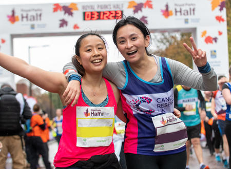 2 women on the finish line 